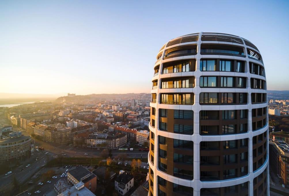Sky-Park Flat&Parking Apartamento Bratislava Exterior foto