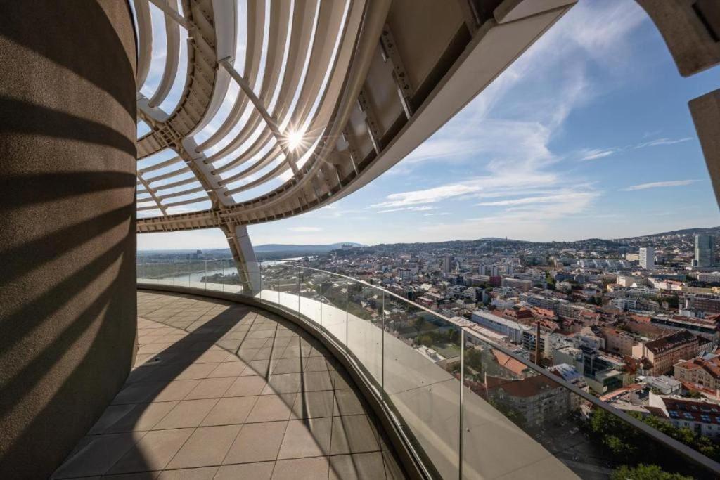 Sky-Park Flat&Parking Apartamento Bratislava Exterior foto